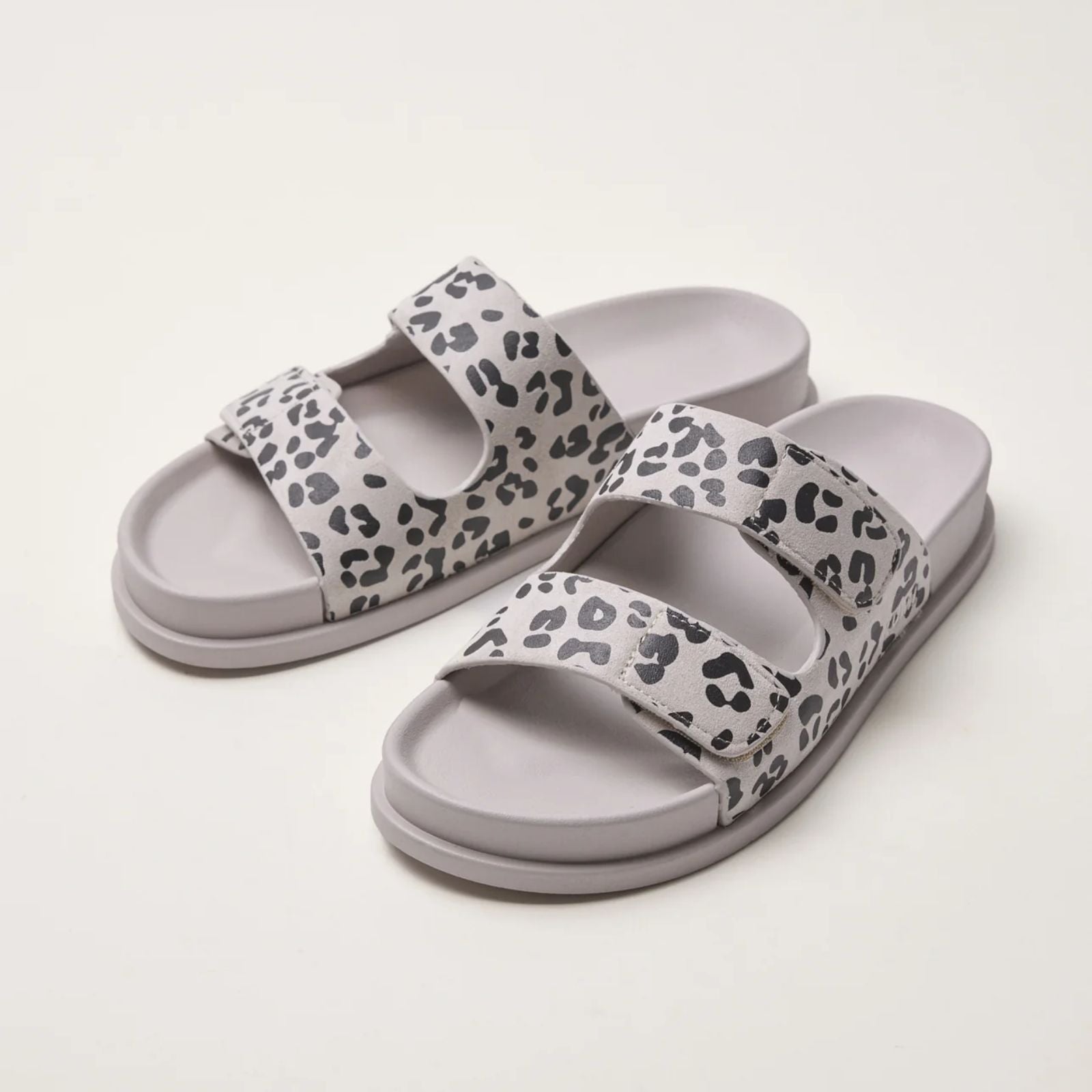 kumi Two strap slides - מנומר