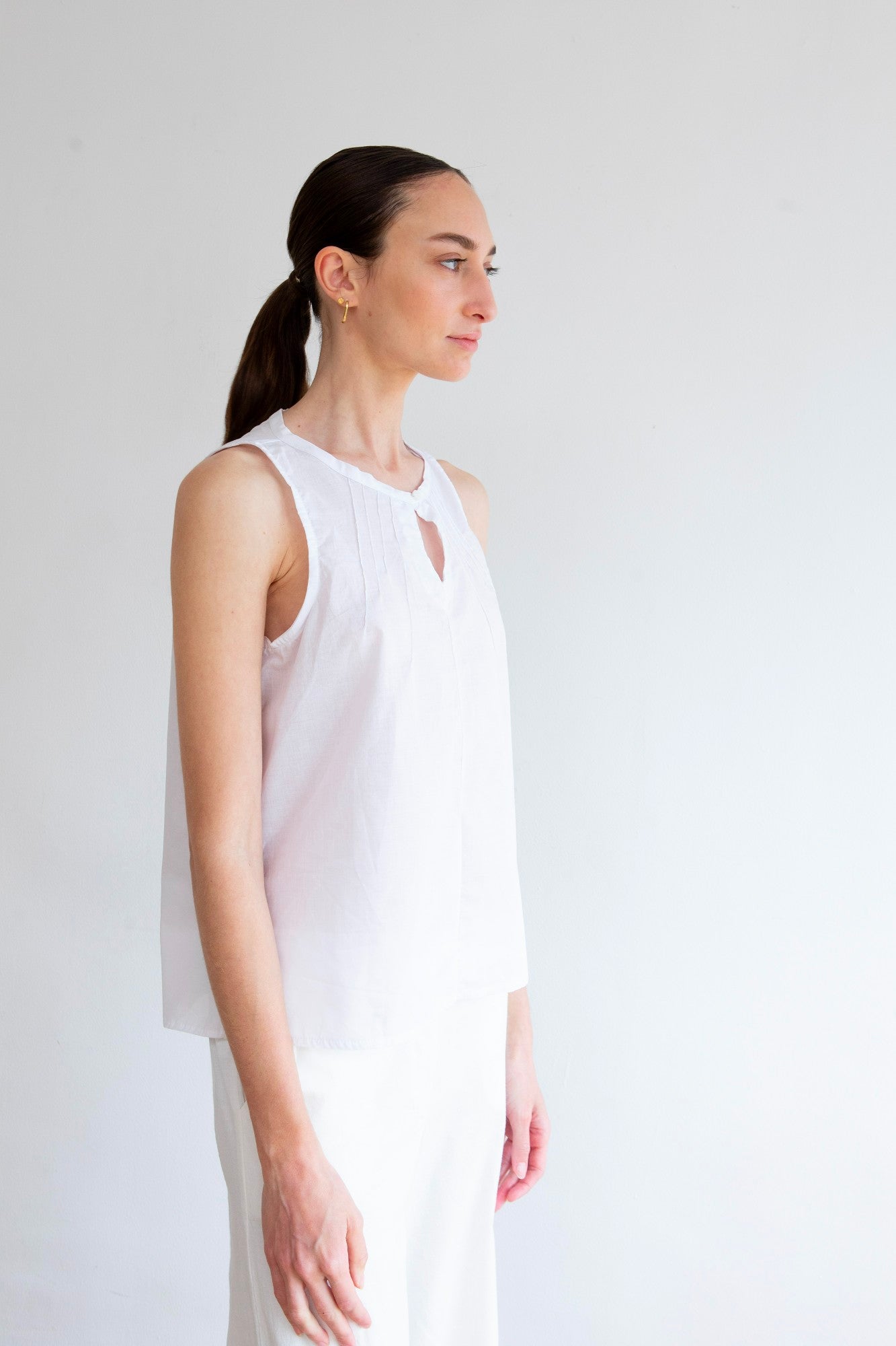 גופיה גולדן - לבן