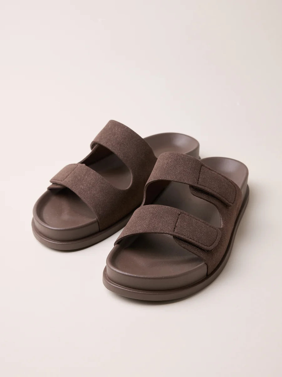 kumi Two strap slides - חום