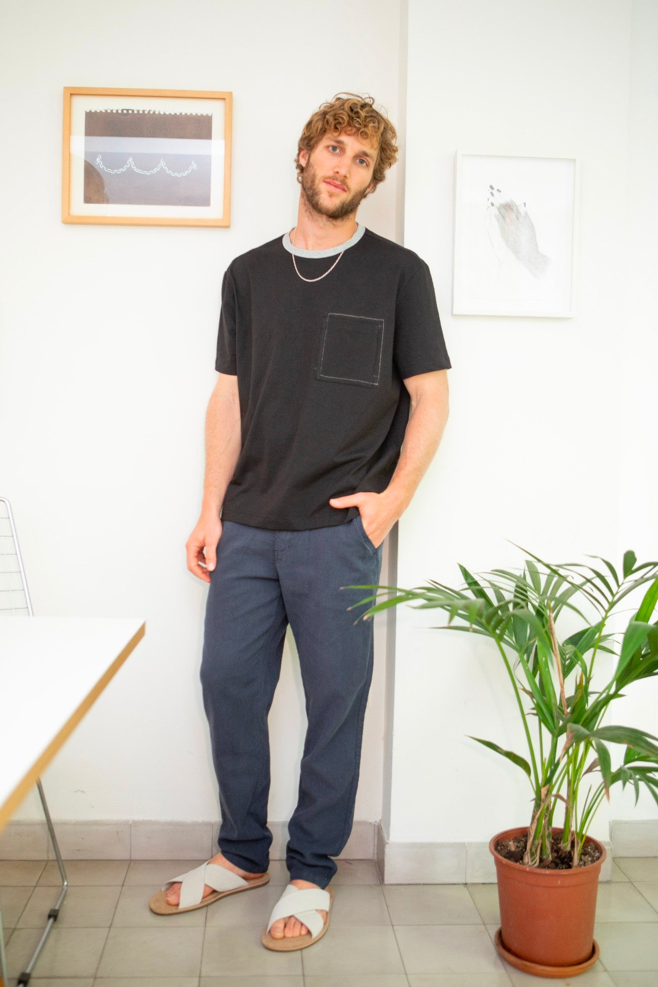 חולצה unisex ארז - שחור